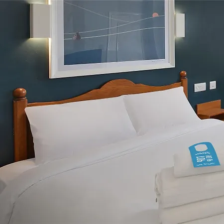 Travelodge Hull Road 3* 约克